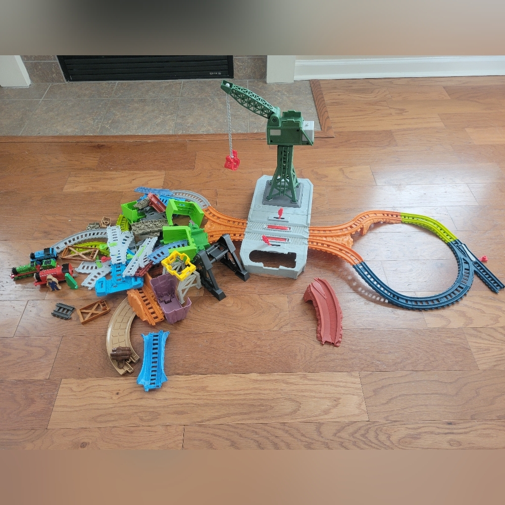Thomas & Friends Green Crane with Orange, Blue and Yellow Tracks
